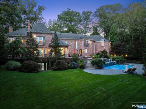 Photo of 47 Fox Hedge Road, Saddle River, NJ 07458 (MLS # 25039531)