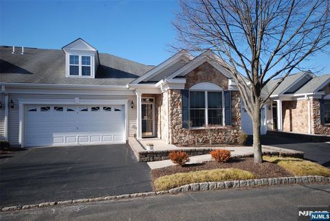 Photo of 12 Quartz Way, Woodland Park, NJ 07424 (MLS # 26005282)