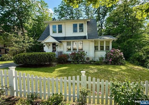 Photo of 11 Pine Brook Road, Montville Township, NJ 07082 (MLS # 26018452)