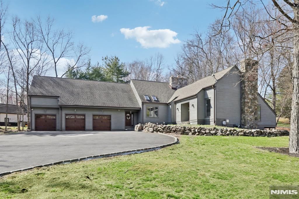Photo of 11 Carlough Road, Upper Saddle River, NJ 07458 (MLS # 26004905)