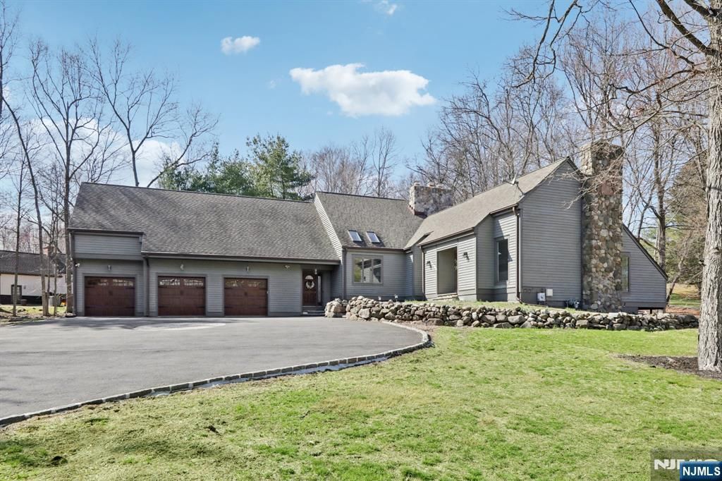 Photo of 11 Carlough Road, Upper Saddle River, NJ 07458 (MLS # 26004905)