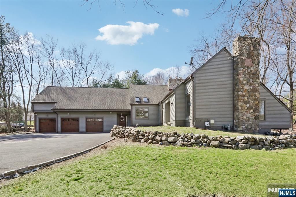 Photo of 11 Carlough Road, Upper Saddle River, NJ 07458 (MLS # 26004905)