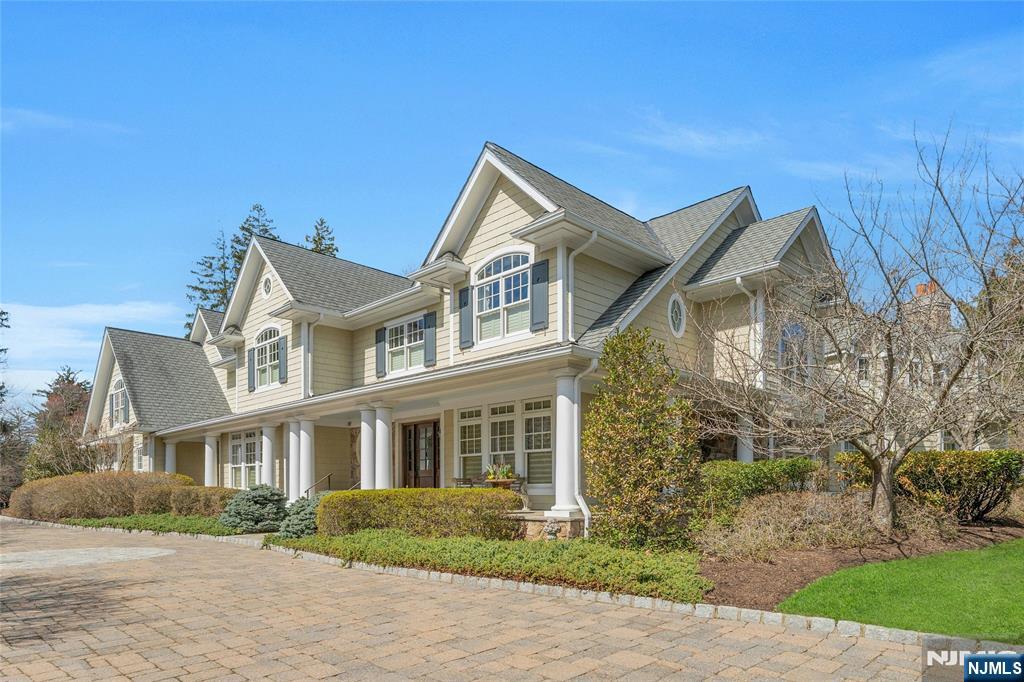 2 Saddle Brook Drive