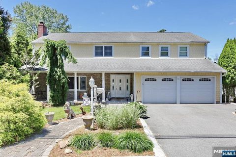 Photo of 33 Randolph Street, Park Ridge, NJ 07656 (MLS # 26016811)