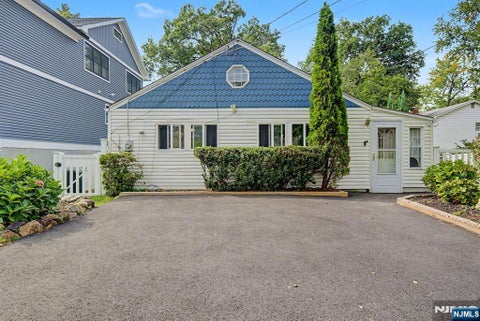 Photo of 13 Spruce Place, Denville Township, NJ 07834 (MLS # 26035856)