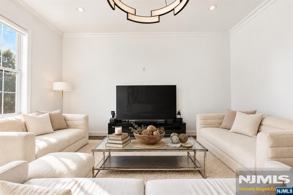 18 Parkside Lane