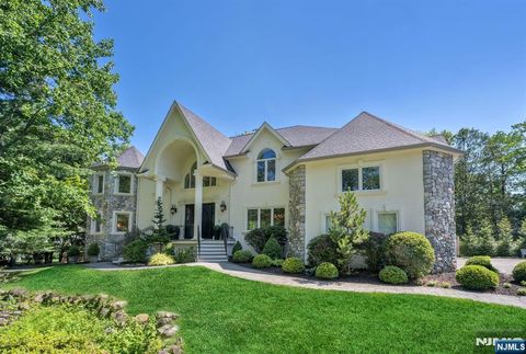 Photo of 16 Ware Road, Upper Saddle River, NJ 07458 (MLS # 26025737)