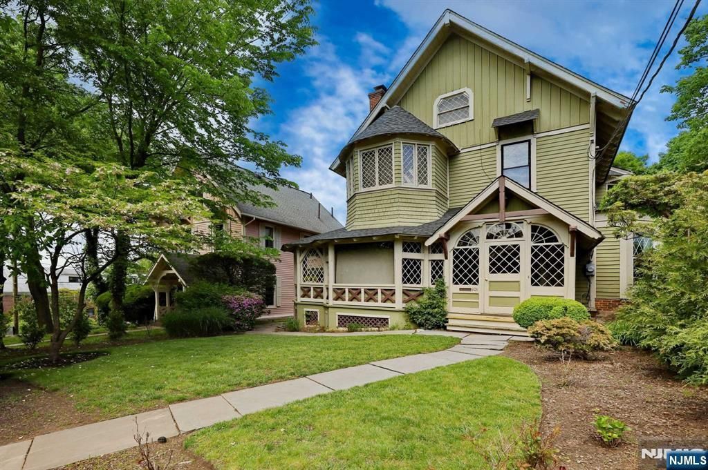 Photo of 101 E Palisade Avenue, Englewood, NJ 07631 (MLS # 25033042)