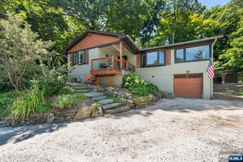 Photo of 4 Glen Road, Vernon, NJ 07422 (MLS # 26029829)