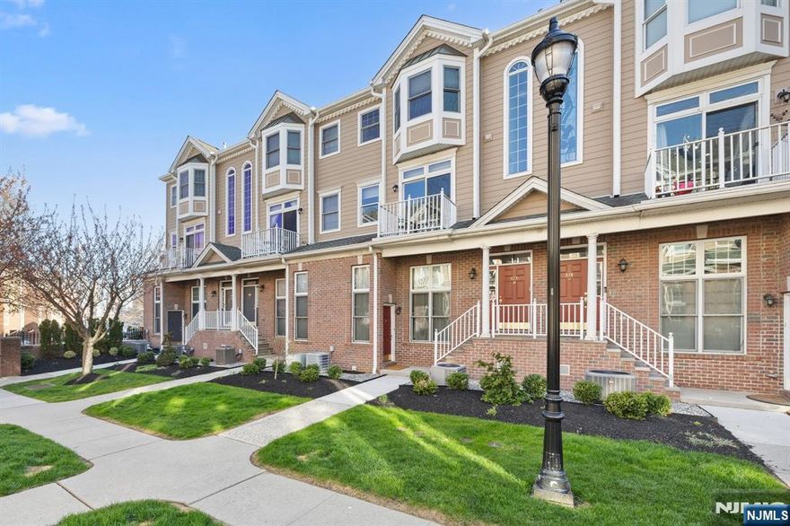 Newly renovated 3bedrooms/2.5bathrooms townhome at Jacobs Ferry with direct, unobstructed Manhattan skyline views. Located in a waterfront community with pools, jacuzzi, security, and shuttle to ferry, luxury living just minutes to Manhattan. Bright open layout with private balcony, sleek modern kitchen/dinning, and spacious living area designed for both comfort and style. Upstairs features a stunning primary suite, plus two additional bedrooms with stunning NYC views. Move-in ready with upgraded finishes, in-unit washer/dryer, and private garage parking.