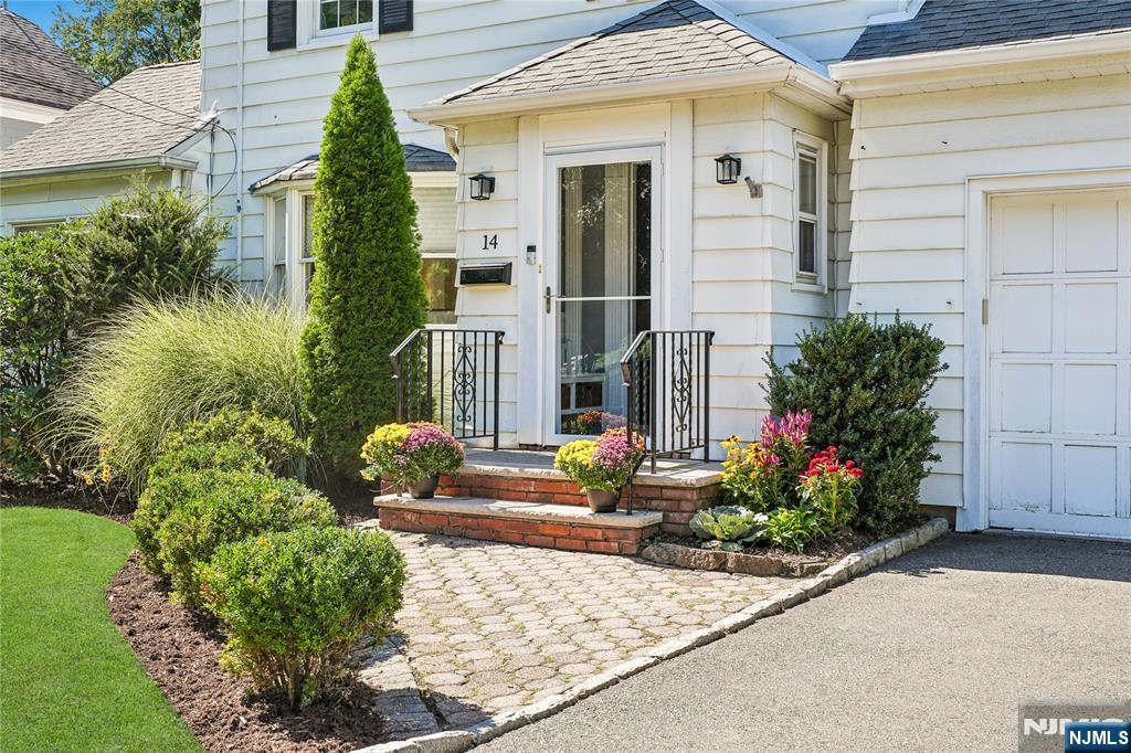 14 Wayland Drive