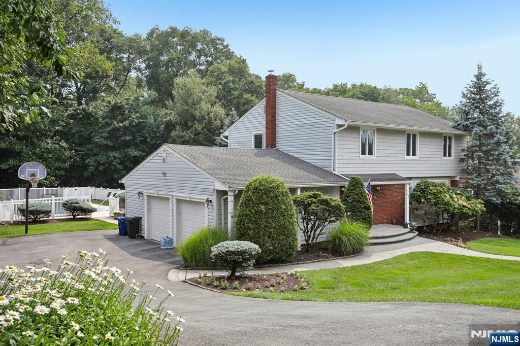 26 Almroth Drive