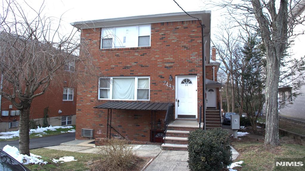 2443 3rd St 8, Fort Lee, New Jersey - 1 Bedrooms  
1 Bathrooms  
3 Rooms - 