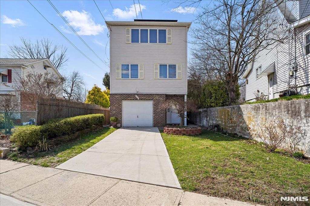 414 Broughton Avenue