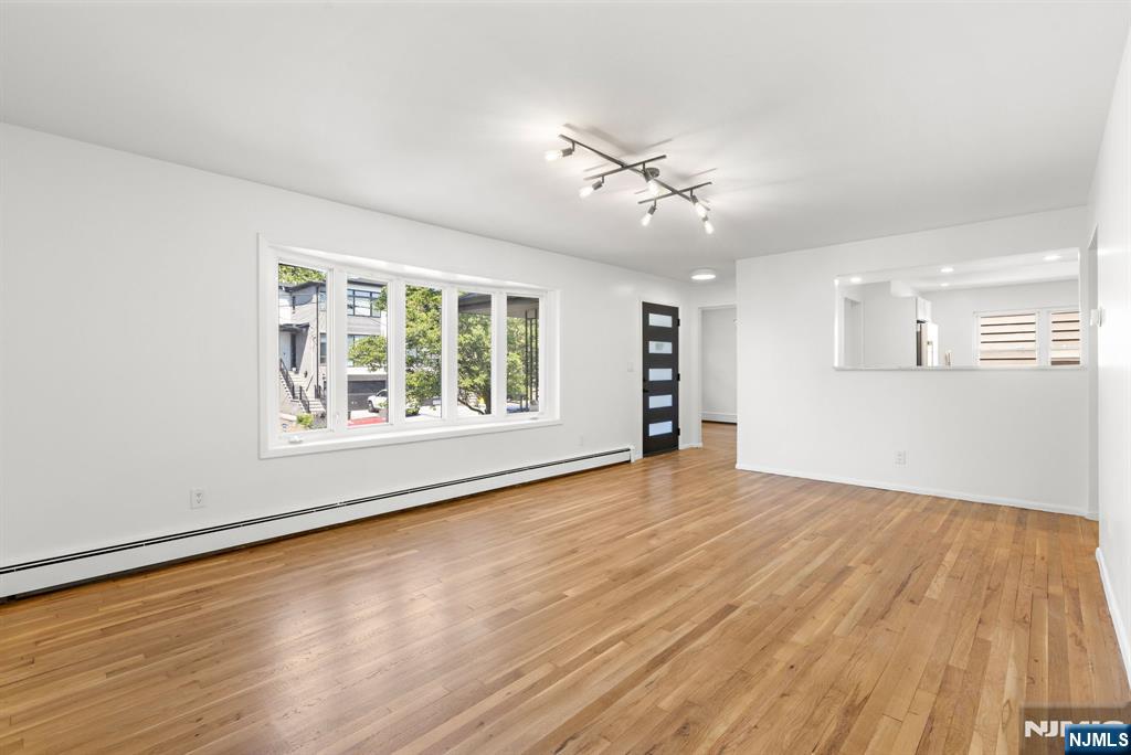 54 W Columbia Avenue