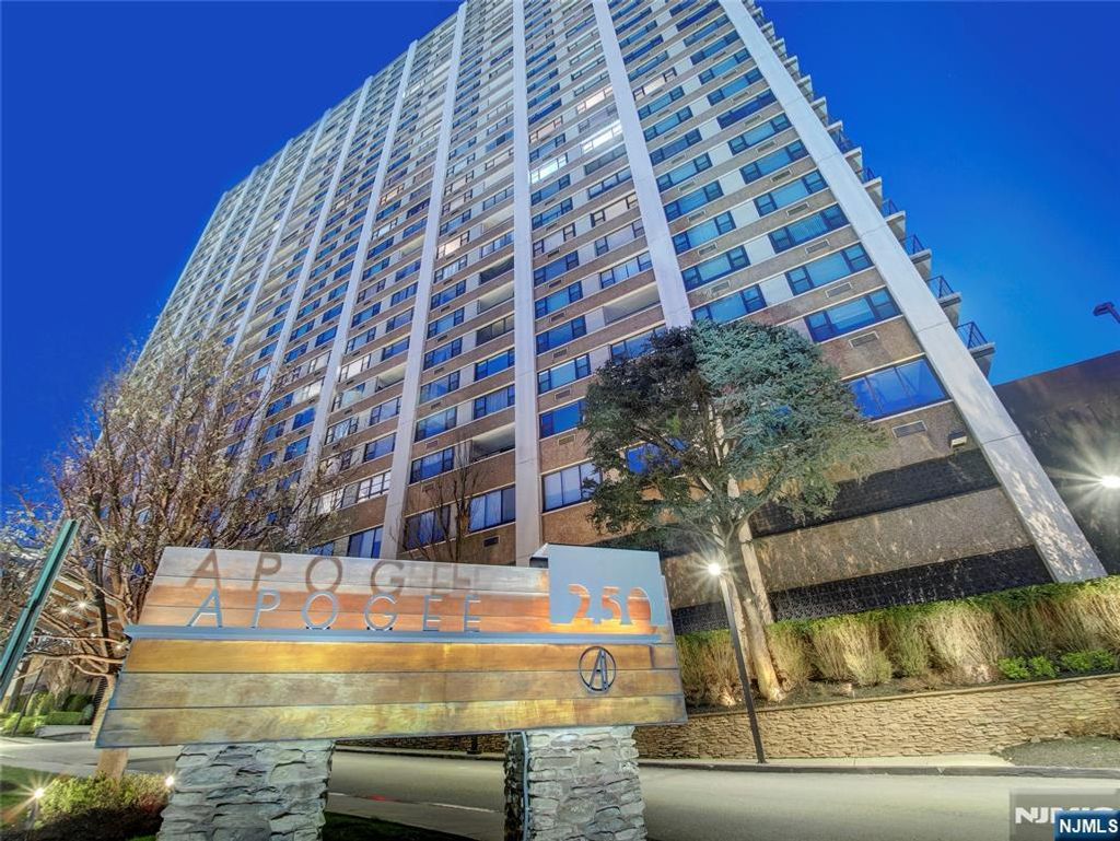 Photo of 250 Gorge Road #16D, Cliffside Park, NJ 07010 (MLS # 25035443)