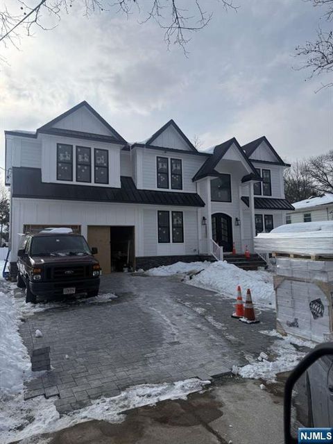 218 Mayfair Road Paramus NJ 07652