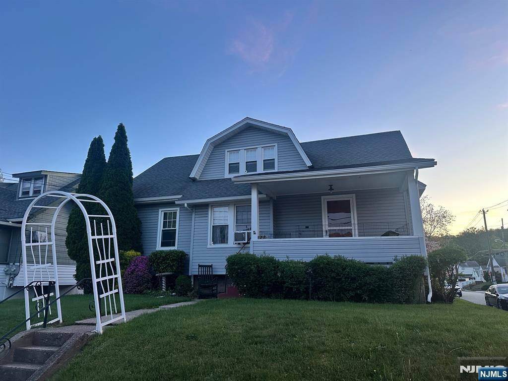 Property for Sale at 28 Hutchinson Avenue, Hawthorne, New Jersey - Bedrooms: 3 
Bathrooms: 1 
Rooms: 6  - $499,000