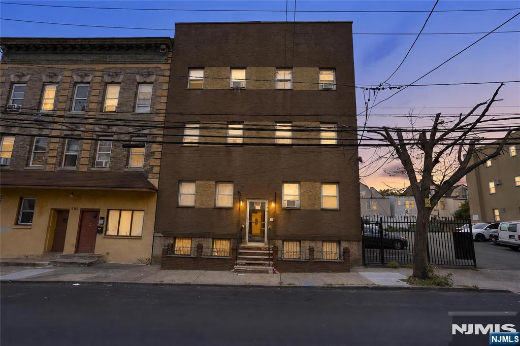 592 6th Street 1108