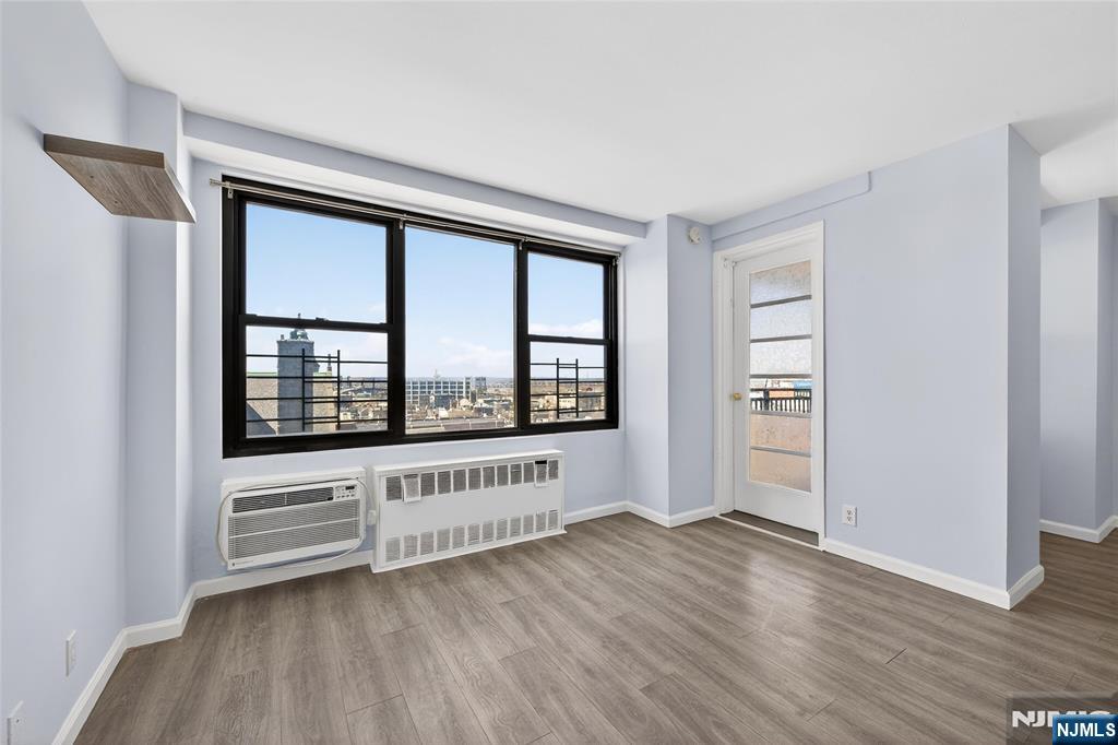 10 Huron Avenue 8J
