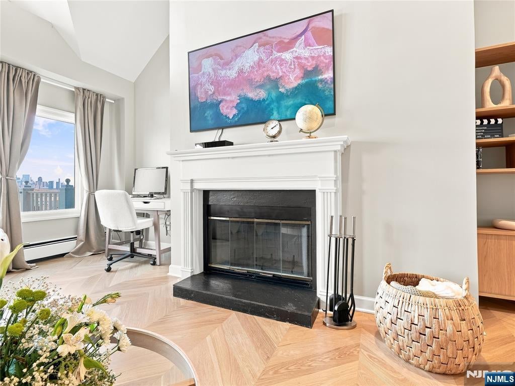 202 W Shearwater Court PH-51