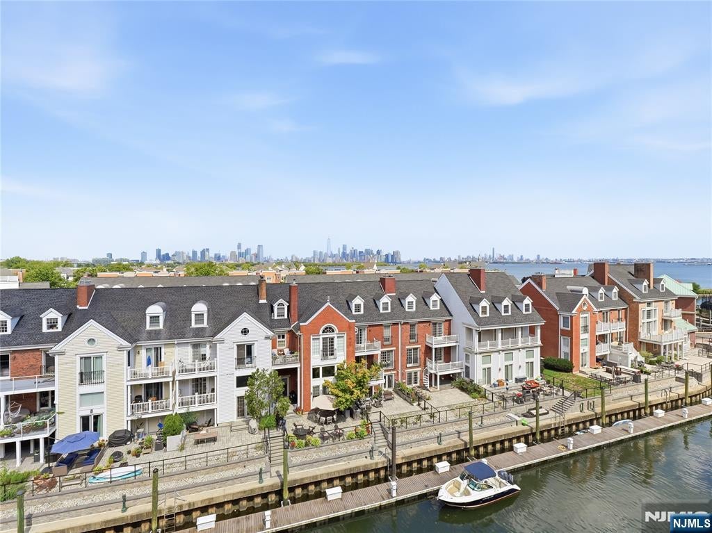 202 W Shearwater Court PH-51