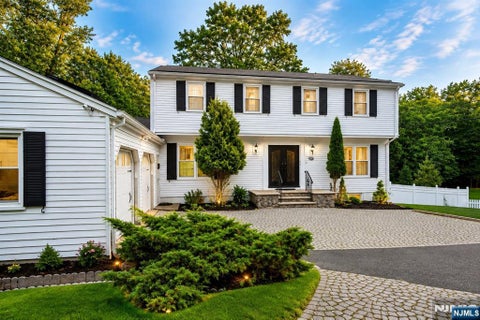 Photo of 520 W Saddle River Road, Upper Saddle River, NJ 07458 (MLS # 26031775)