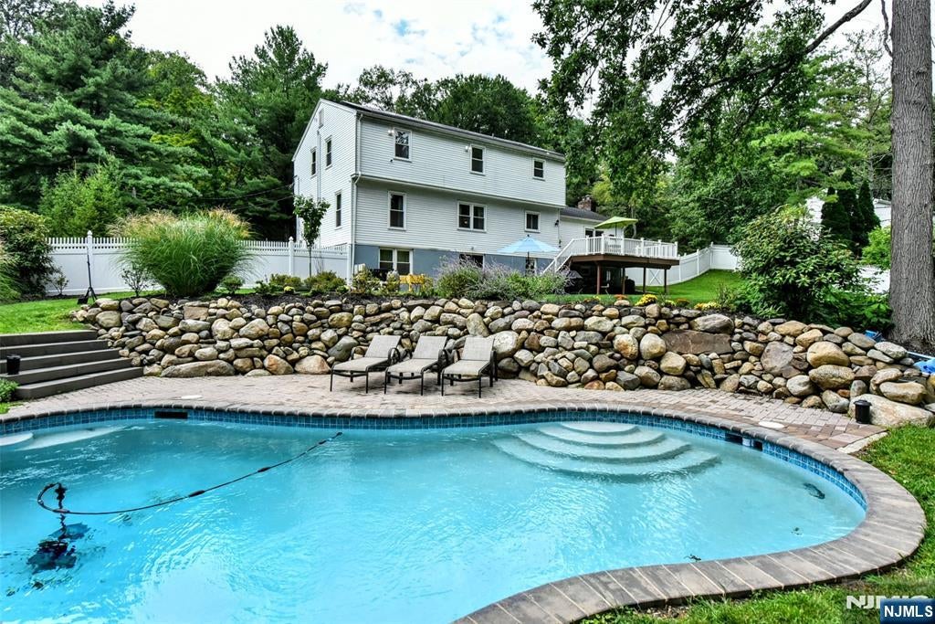 520 W Saddle River Road