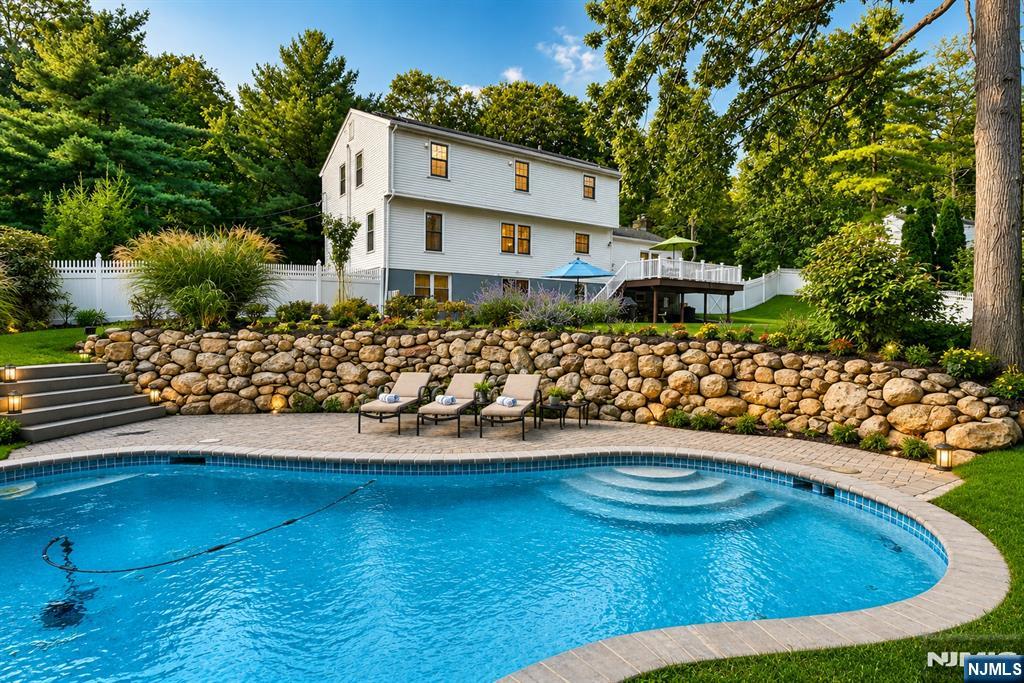 520 W Saddle River Road
