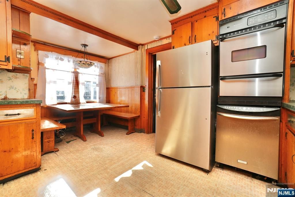 Photo of 6 Prospect Place, West Orange, NJ 07052 (MLS # 25035510)