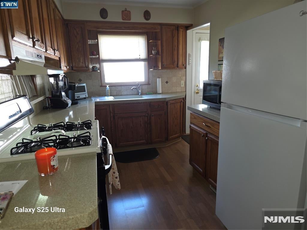 569 Center Avenue