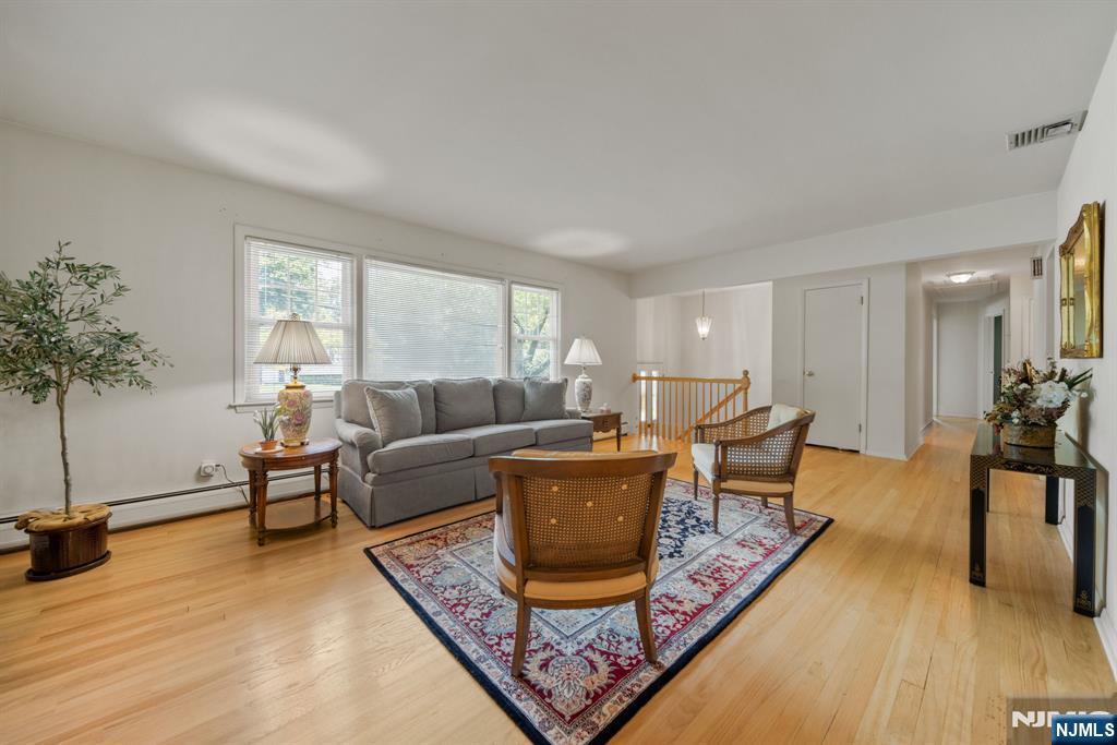 758 Koch Peak Avenue