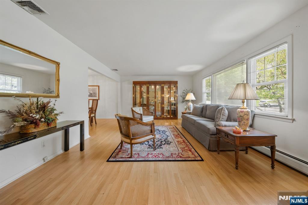 758 Koch Peak Avenue