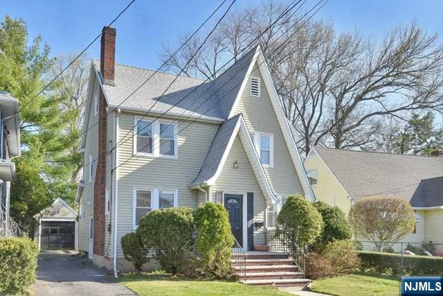 23 Florence Ave, Cresskill, New Jersey - 3 Bedrooms  
2 Bathrooms  
8 Rooms - 