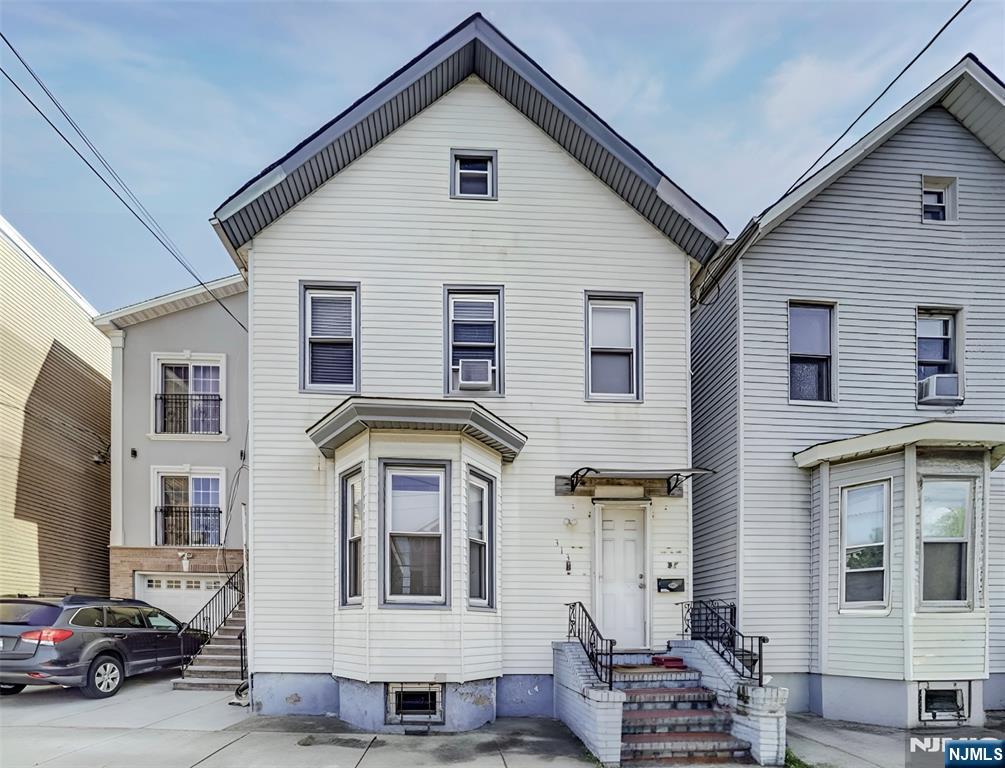 Property for Sale at 313 Warren Street, Harrison, New Jersey - Bedrooms: 4 
Bathrooms: 3 
Rooms: 8  - $599,000