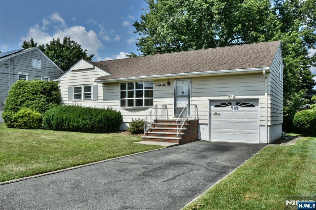 46 Stadtmauer Drive