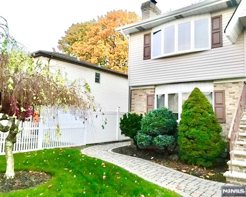 Photo of 34 Willow Wood Ct #1st fl, East Rutherford, NJ 07073 (MLS # 25042133)