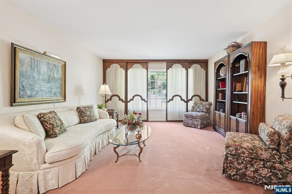 Photo of 15 Highland Drive, Livingston, NJ 07039 (MLS # 25036090)