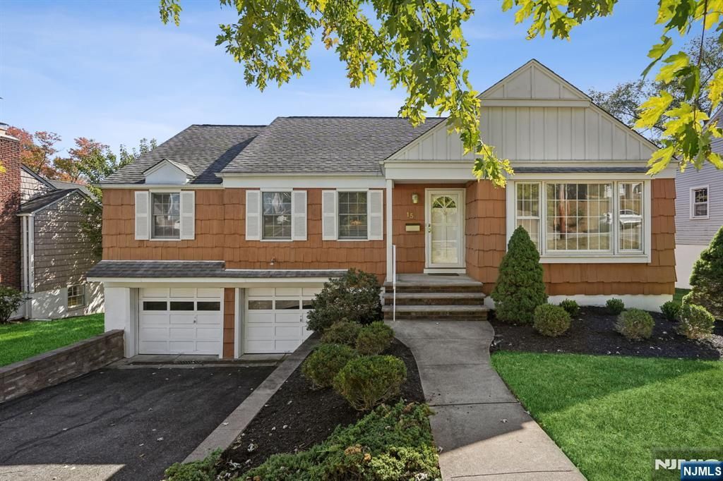 Photo of 15 Highland Drive, Livingston, NJ 07039 (MLS # 25036090)