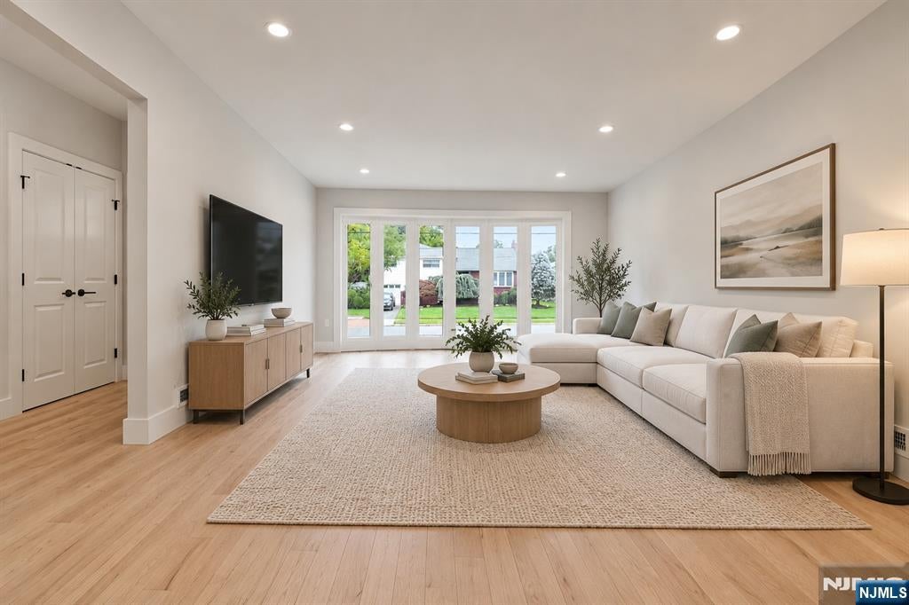 721 Schaefer Avenue