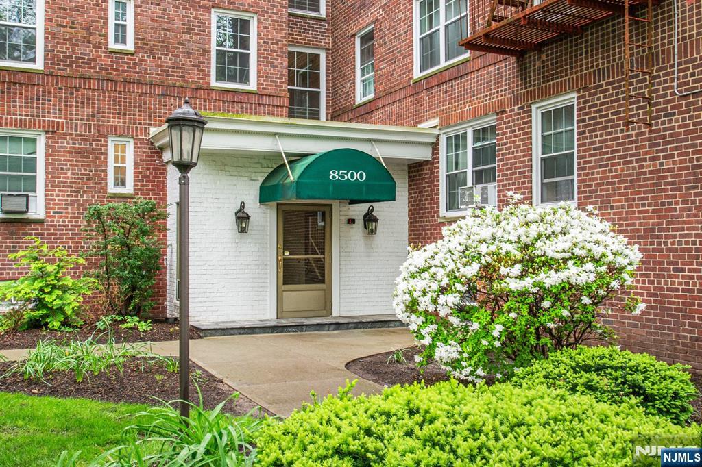 8500 Boulevard E 4H