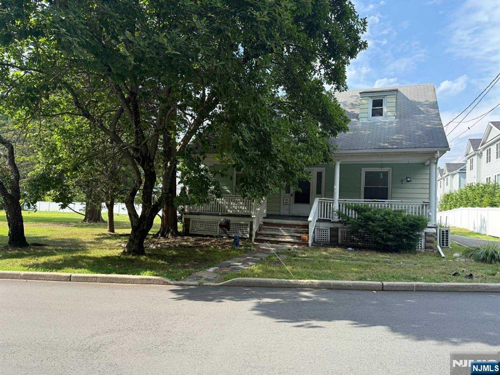 287 Lake Shore Drive