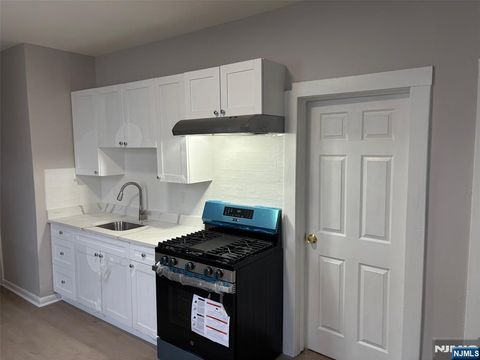 MLS: 25006549