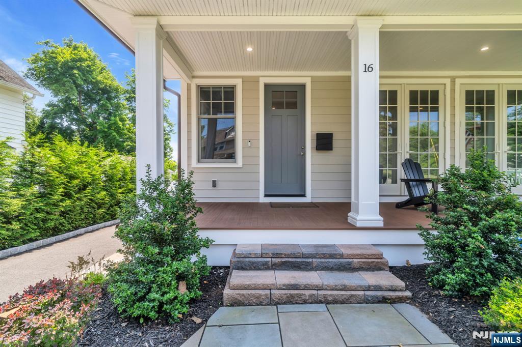 16 Storms Avenue