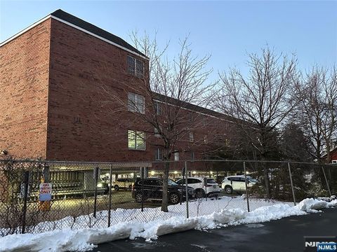 Photo of 65 Fairview Street #3D, Palisades Park, NJ 07650 (MLS # 26006329)