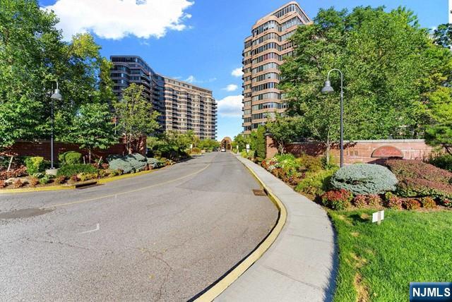 Rental Property at 100 Carlyle 11G-N, Cliffside Park, New Jersey - Bedrooms: 1 
Bathrooms: 2 
Rooms: 5  - $3,200 MO.