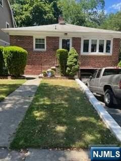 33 Crescent Road East Orange NJ 07017