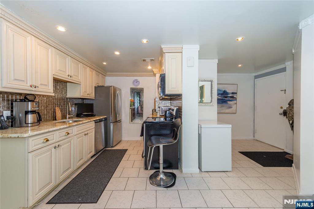 310 Lookout Avenue 505