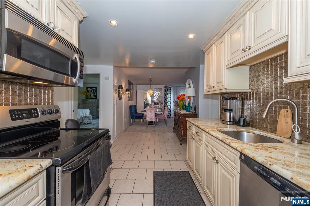 310 Lookout Avenue 505