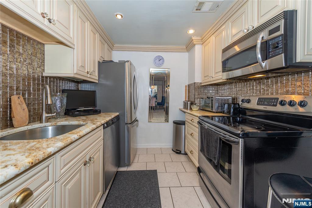 310 Lookout Avenue 505